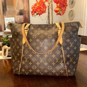 🔥 Louis Vuitton Monogram Totally MM Tote 🔥